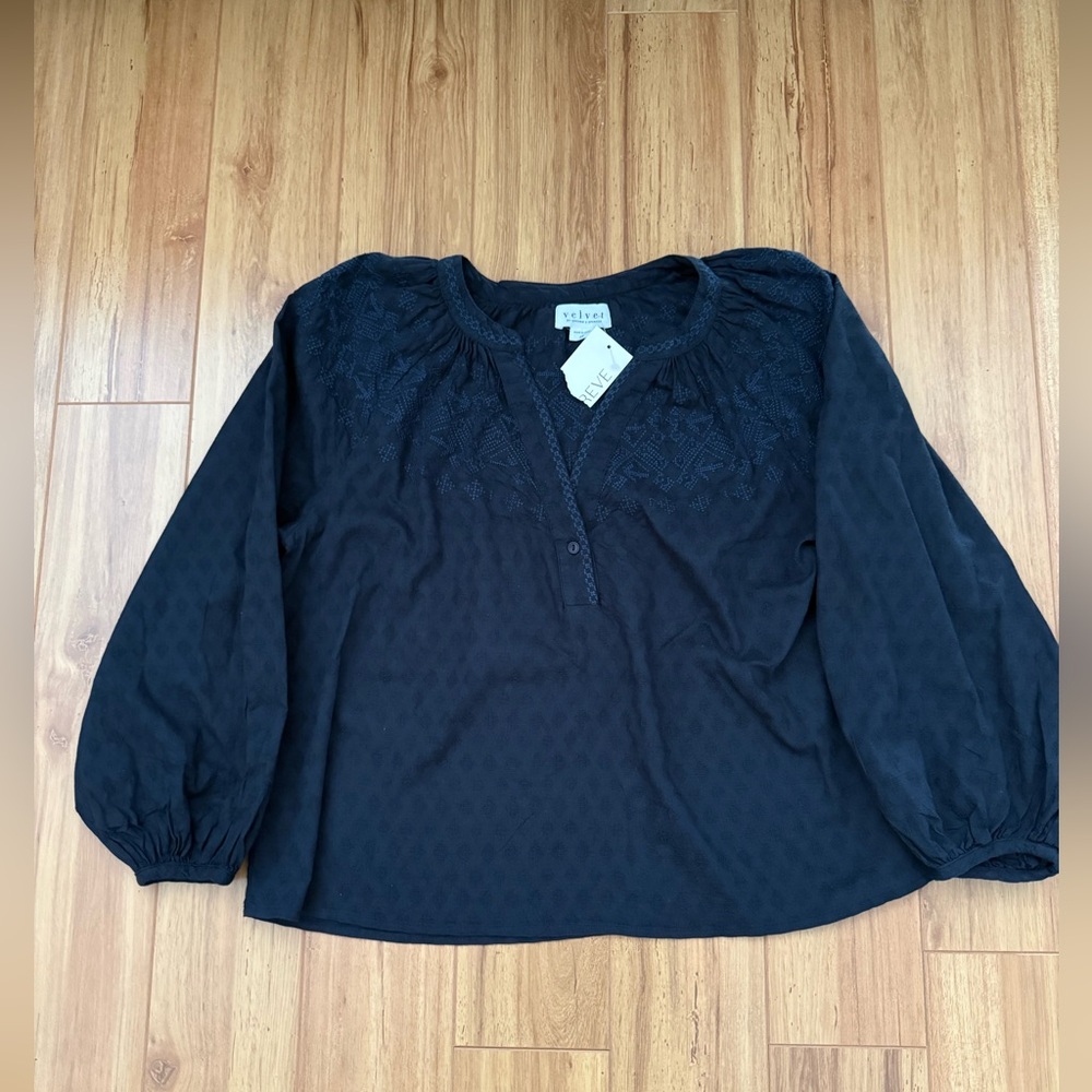 NEW Velvet by Graham and Spencer Carina Blouse  Blouse in Navy